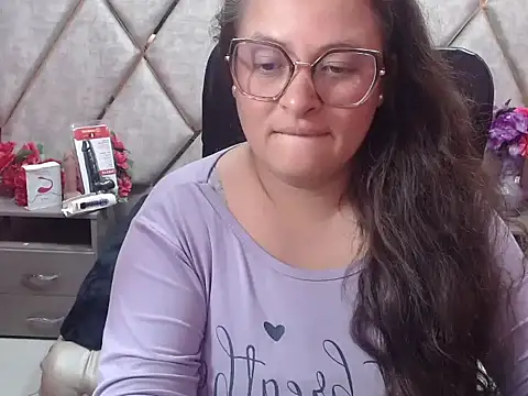 Sarah_Boobs_ Adlı Modelin Canlı XXX Sohbeti