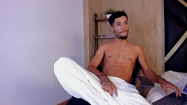 Thiagoferreti Adlı Modelin Canlı XXX Sohbeti