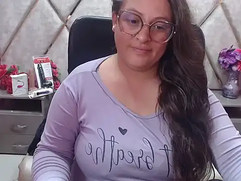 Chatroom XXX en direct de Sarah_Boobs_