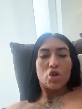 IntiMia: вебкам-шоу