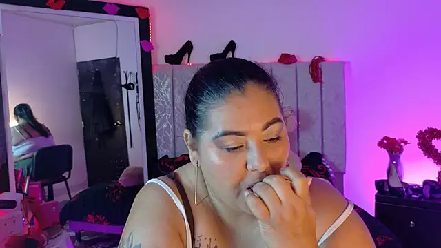 AndreaKinky 即時 XXX 聊天