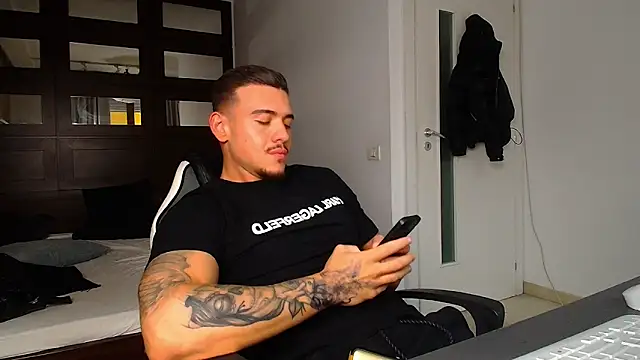 ElijahThorne live XXX chat