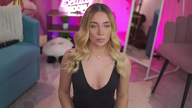 NadyaBlue 即時 XXX 聊天