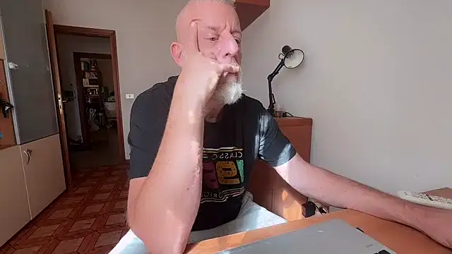 Chat +18 de PierRiminiX ao vivo