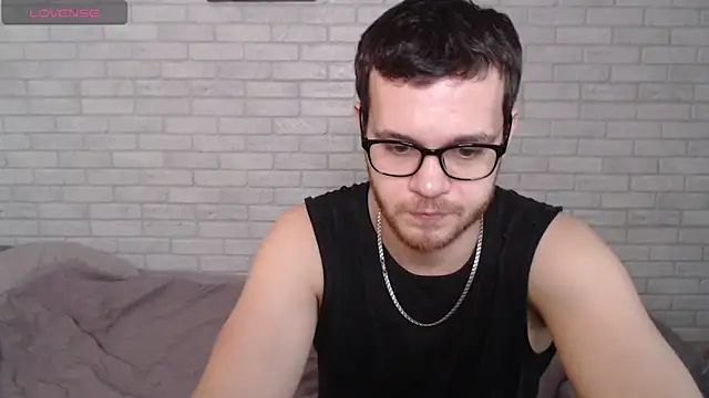 Chat +18 de Alexxx_horny ao vivo