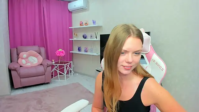 แชท XXX สดของ Strawberrye