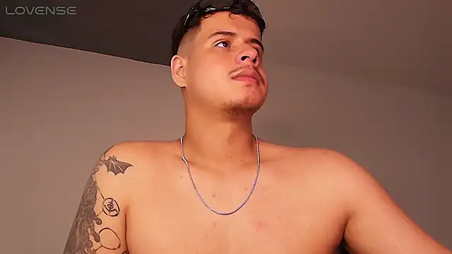 BjornSteel: διαδικτυακό σόου στην κάμερα