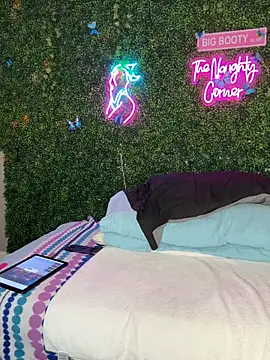 RenaThickAss Show in webcam