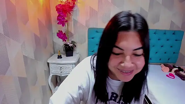 AdaFawxx Adlı Modelin Canlı XXX Sohbeti