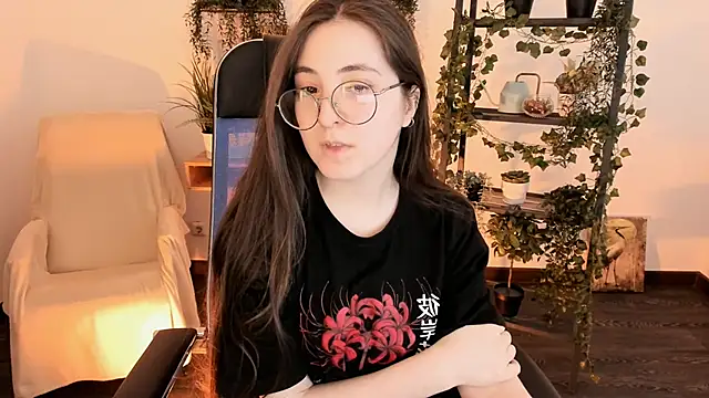 VirtuallVoyant live XXX chat