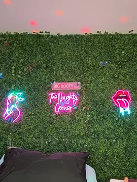 RenaThickAss Show in webcam