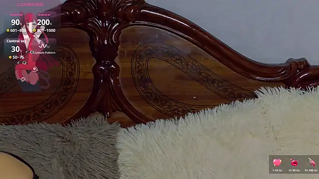 NicolePlay: онлайн-секс-чат