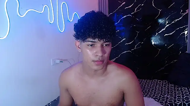 jamescurly00 – Kamerová šou