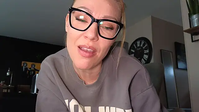 Sacha-xx webcam show