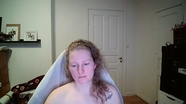 Chat +18 de Girlnina-1995 ao vivo