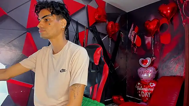 Pokazy przed kamerką – Gay_Red_Room