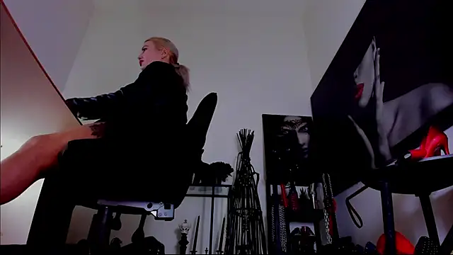 Živý XXX chat MistressDemi