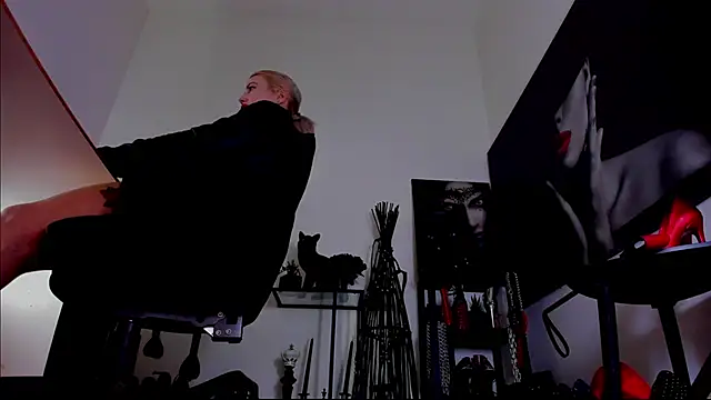 Онлайн чат XXX MistressDemi