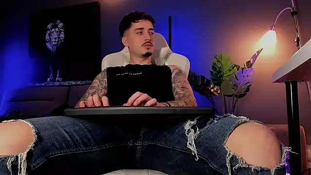 Show modela uptomatty na web-kameri