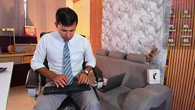 Hideintheoffice élő XXX-chatje