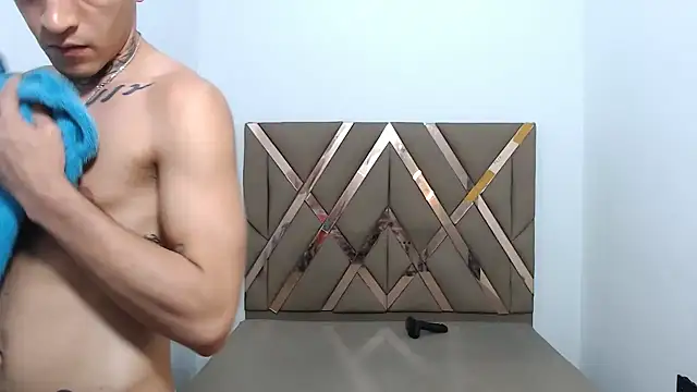 dilan_abraham12 élő XXX-chatje