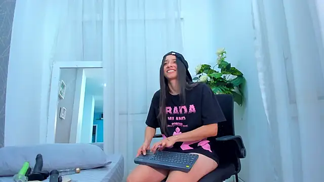 Chat +18 de ViictoriiaSaenz ao vivo