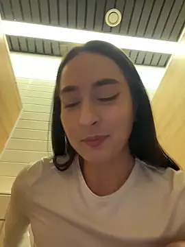 Holly_Play Adlı Modelin Canlı XXX Sohbeti