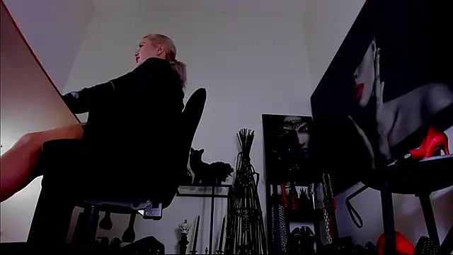 Sembang XXX Secara Langsung MistressDemi