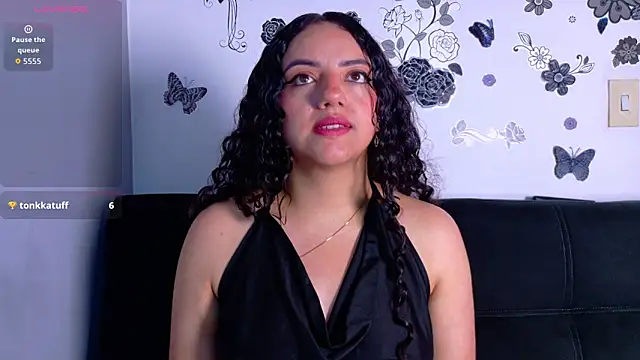 emiily_curly Live XXX Chat