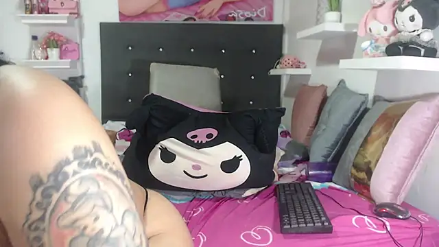 Pertunjukan Kamera Web SnowxxWhite