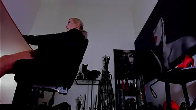 MistressDemi élő XXX-chatje