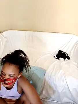 Chat +18 de YummyHotieClits ao vivo