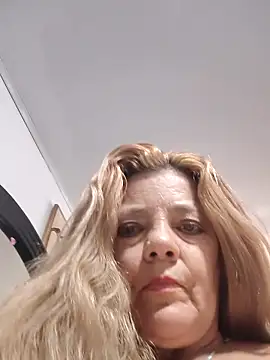 karlaanqui1 Adlı Modelin Canlı XXX Sohbeti