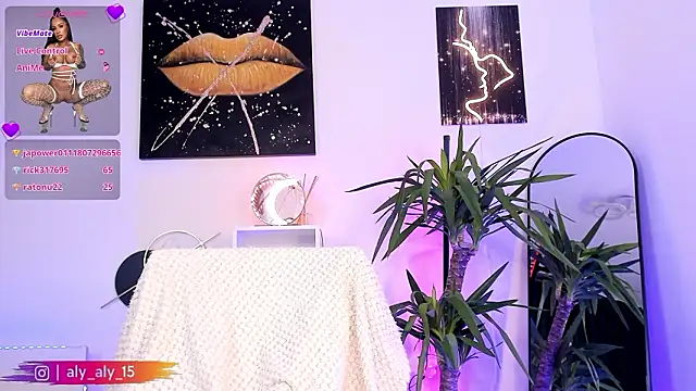 AnyssyaHot Adlı Modelin Canlı XXX Sohbeti