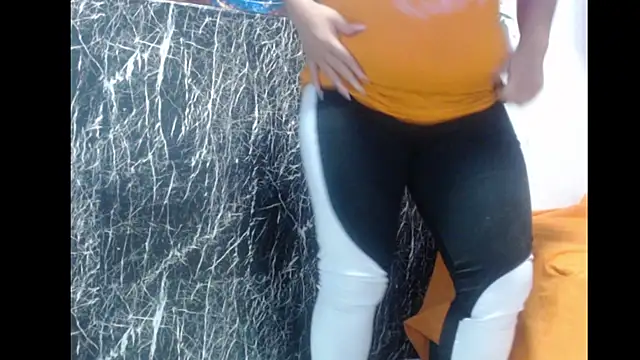 Debora_Cienfuegos25のライブXXXチャット