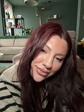 CurvyKimmy1 Adlı Modelin Canlı XXX Sohbeti