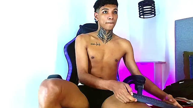 Rick_Wade Adlı Modelin Canlı XXX Sohbeti