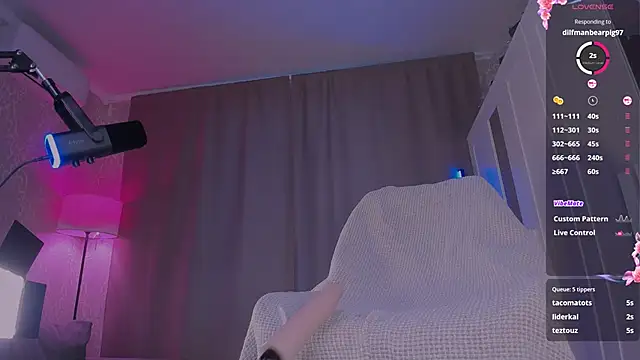 Juicy_Vikki 现场XXX聊天