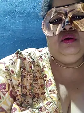 tamilthanushri Adlı Modelin Canlı XXX Sohbeti