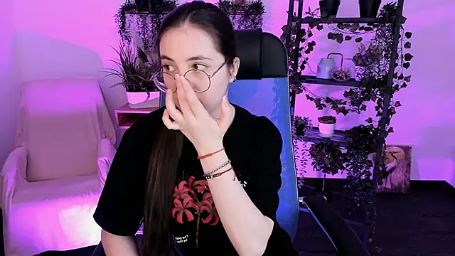 VirtuallVoyantのライブXXXチャット