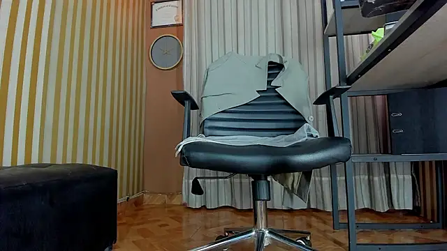 Scarlett_Barnes Adlı Modelin Canlı XXX Sohbeti