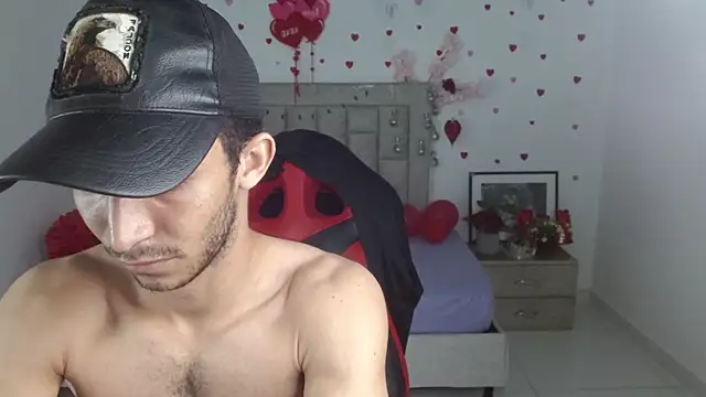 Caius_fox Adlı Modelin Canlı XXX Sohbeti