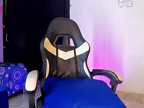 Ciara_HotTs: онлайн-секс-чат