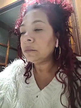 Scarlet_curly8a: διαδικτυακό σόου στην κάμερα