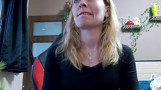 karo123421's Live XXX Chat