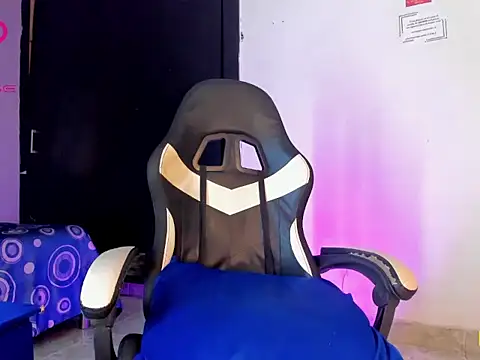 Ciara_HotTs élő XXX-chatje