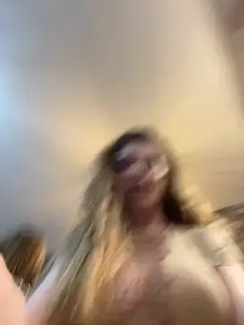 Pokazy przed kamerką – didihairypussy