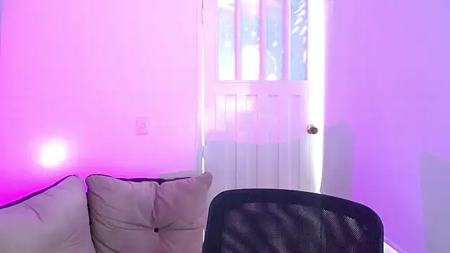 milfrousse লাইভ XXX চ্যাট