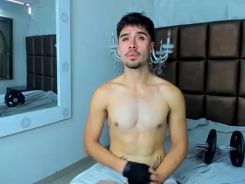 BrunoTurnerr: διαδικτυακό σόου στην κάμερα