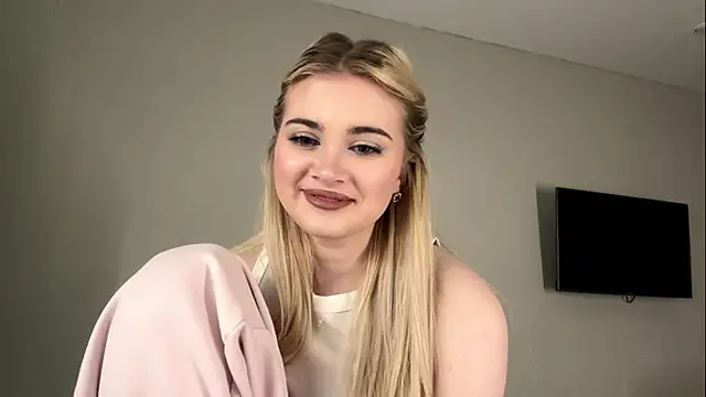 Pokazy przed kamerką – KariJarecke